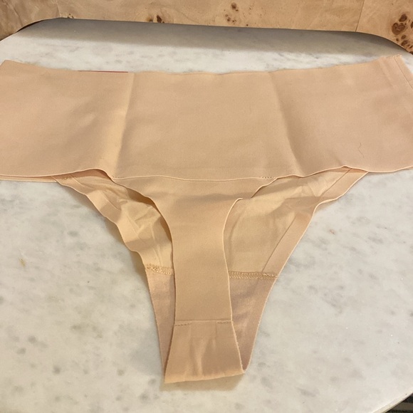 Spanx Undie-Tectable Nude Shaping Thong Underwear size Large NWT - Picture 5 of 8